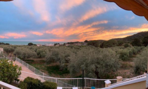 Apartamento con piscina y vistas al mar desde 65 euros por día